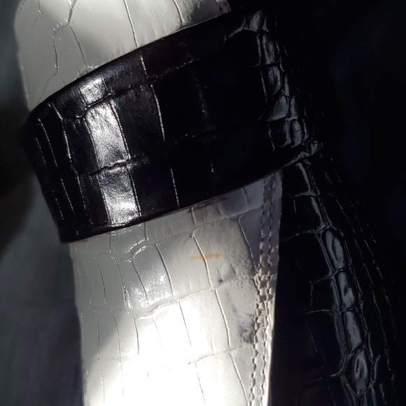 NWOT Freda Salvador loafer w/ small mark on leather - Picture 6 of 7